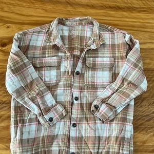 Flannel light jacket with chest and side pockets